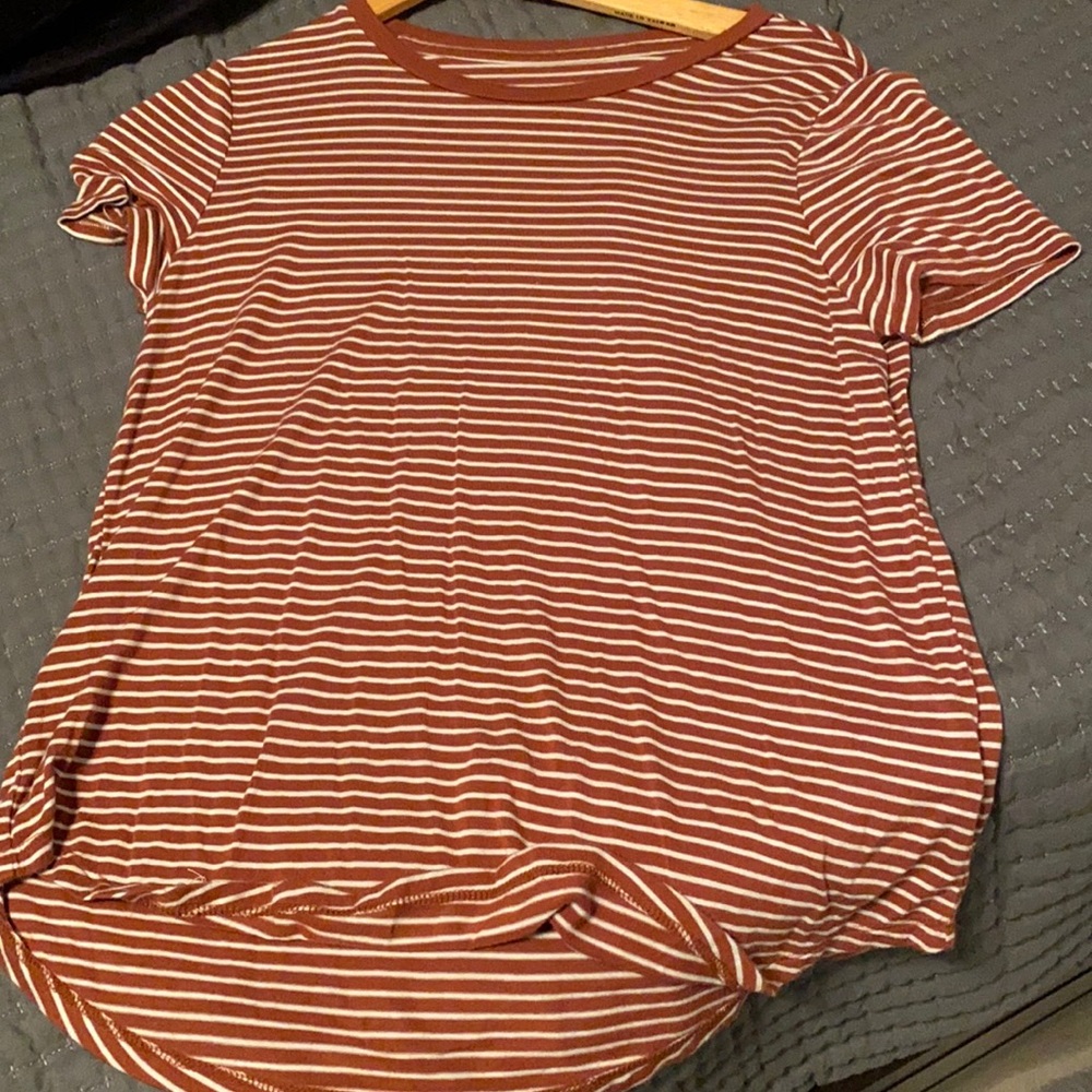 Stripped tshirt in burnt orange color!